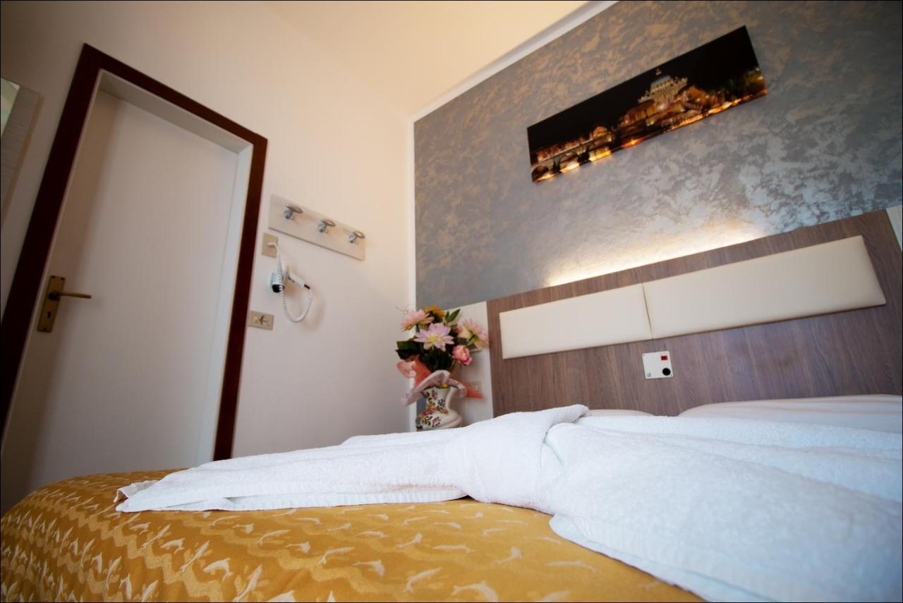 Hotel Belfiore Misano Adriatico Esterno foto