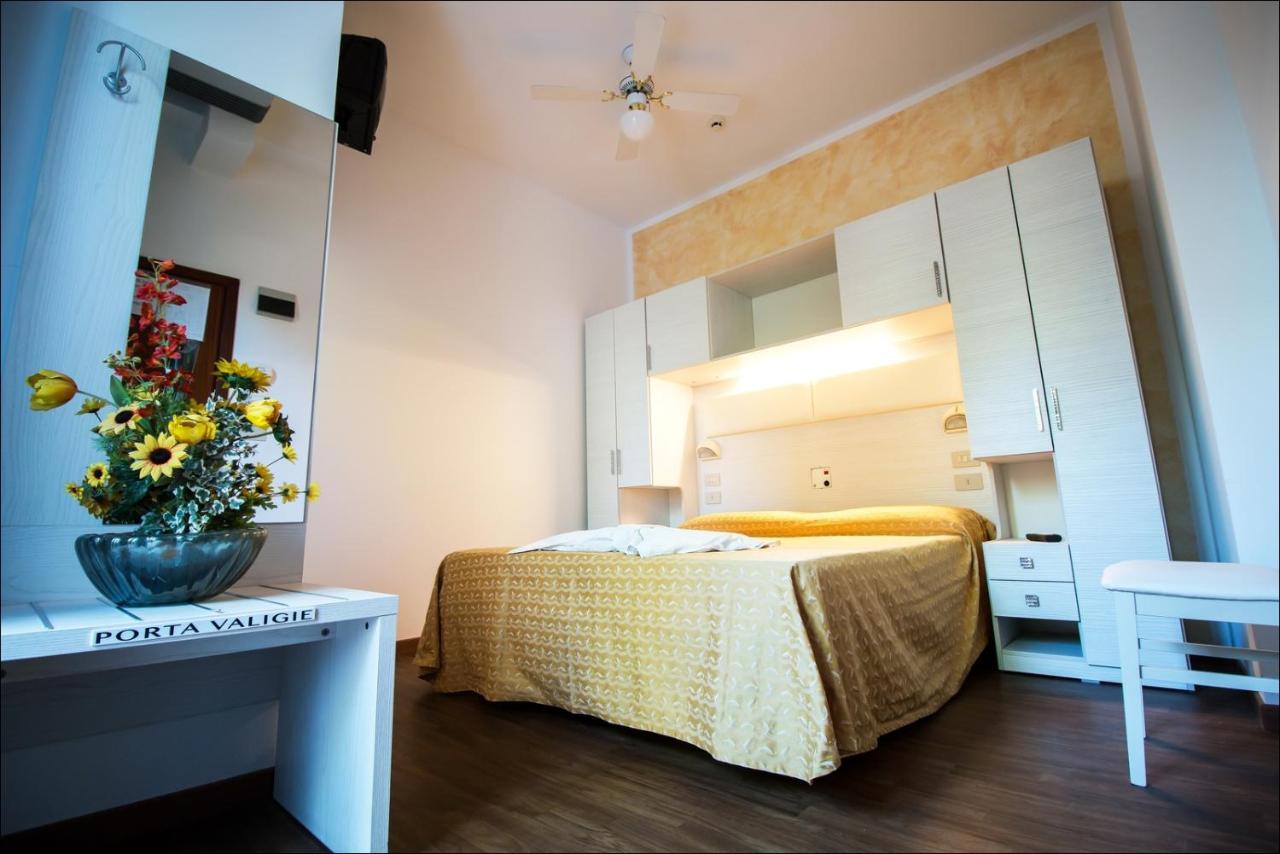 Hotel Belfiore Misano Adriatico Esterno foto